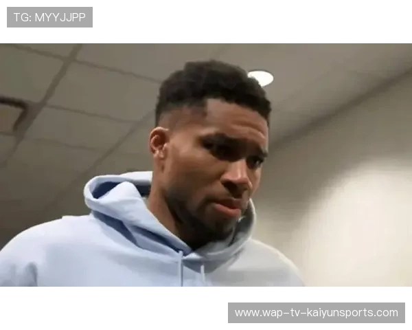 字母哥赛后掏出笔记本记录对手细节，专业度引尊敬