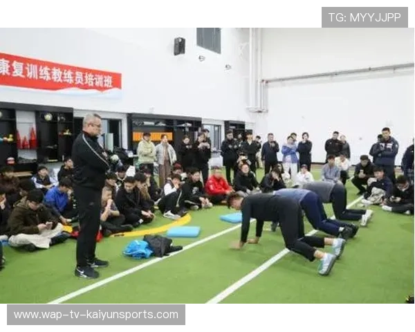 冠军球队引进体能教练团队提升赛季持久竞争力，国家队体能教练员